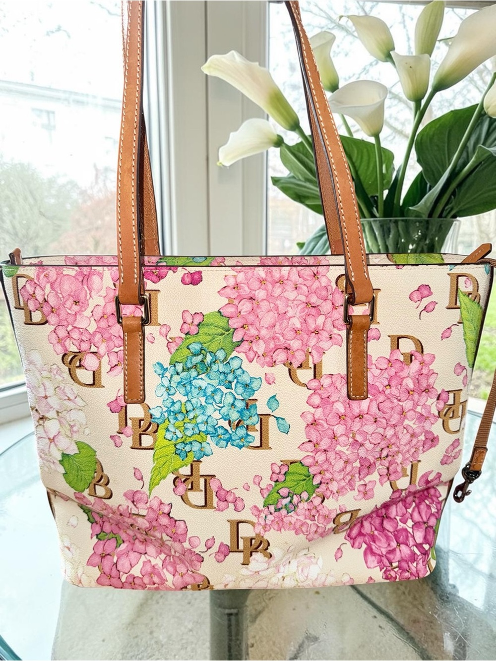 Dooney & Bourke EUC Floral Hydrangea Tote in Pink, Blue and Brown - Picture 2 of 14